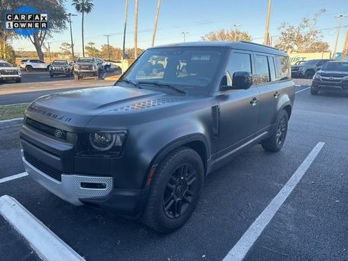 2023 Land Rover Defender SE