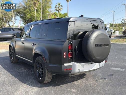 2023 Land Rover Defender SE