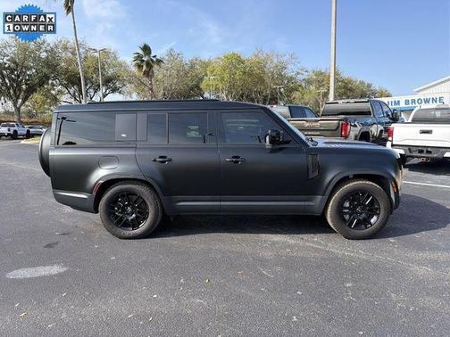 2023 Land Rover Defender SE