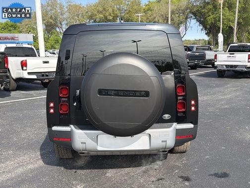 2023 Land Rover Defender SE
