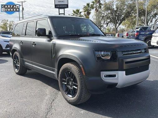 2023 Land Rover Defender SE