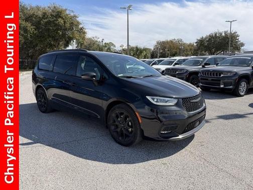 2023 Chrysler Pacifica Touring-L