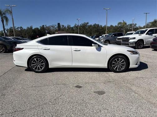 2022 Lexus ES 350 Base