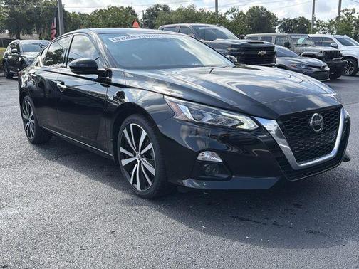 Super Black Clearcoat 2020 Nissan Altima 2.5 Platinum