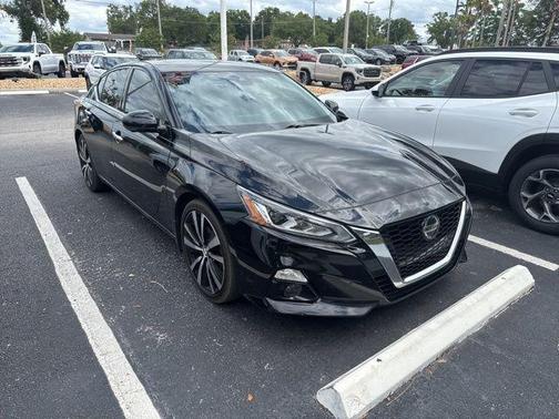 Super Black Clearcoat 2020 Nissan Altima 2.5 Platinum