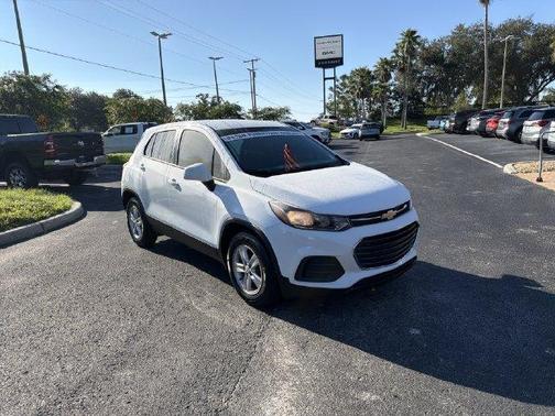 Summit White 2022 Chevrolet Trax LS