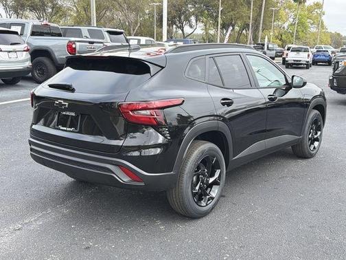 Mosaic Black Metallic 2026 Chevrolet Trax LT
