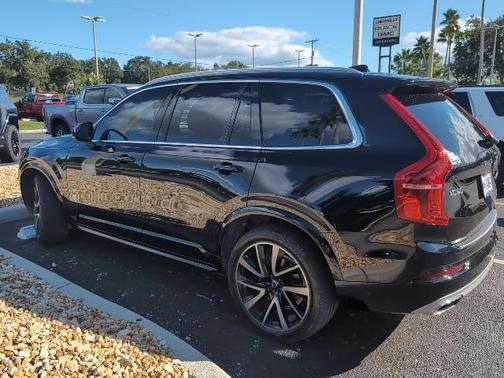2021 Volvo XC90 T6 Momentum 7 Passenger