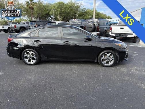 Aurora Black Pearl 2021 Kia Forte LXS
