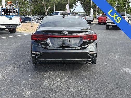 Aurora Black Pearl 2021 Kia Forte LXS