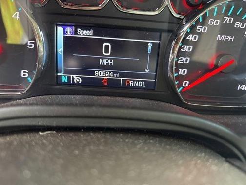 White 2018 GMC Yukon SLE