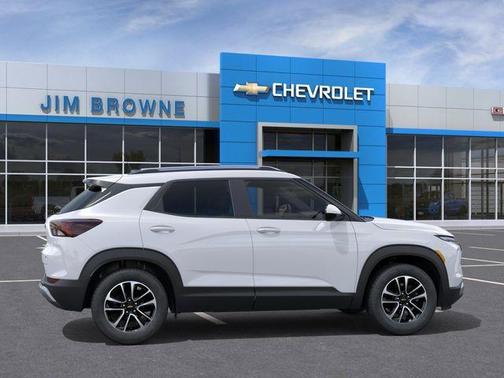 Summit White 2026 Chevrolet Trailblazer LT