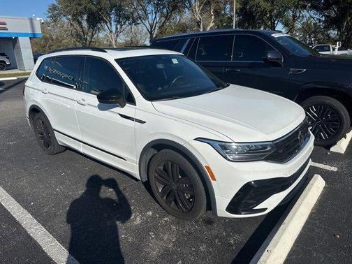 2022 Volkswagen Tiguan 2.0T SE R-Line Black
