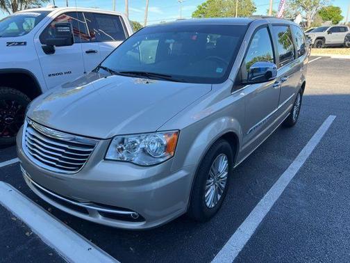 2015 Chrysler Town & Country Touring-L