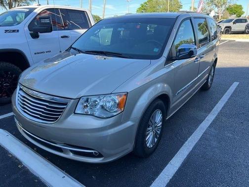 2015 Chrysler Town & Country Touring-L