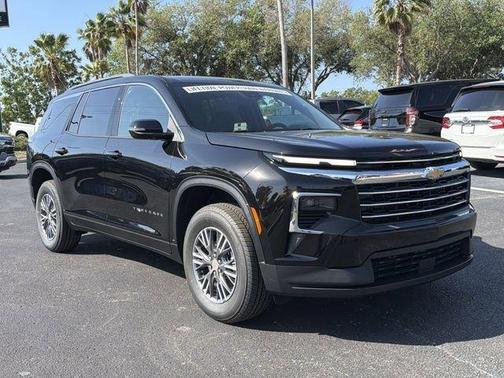 Mosaic Black Metallic 2026 Chevrolet Traverse LT