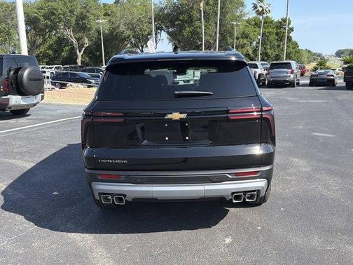 Mosaic Black Metallic 2026 Chevrolet Traverse LT