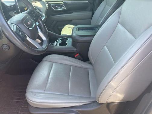 White Frost Tri-Coat 2022 GMC Yukon SLT
