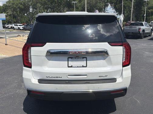 White Frost Tri-Coat 2022 GMC Yukon SLT