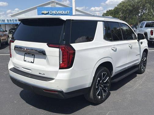 White Frost Tri-Coat 2022 GMC Yukon SLT