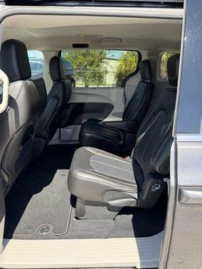 2023 Chrysler Pacifica Touring-L