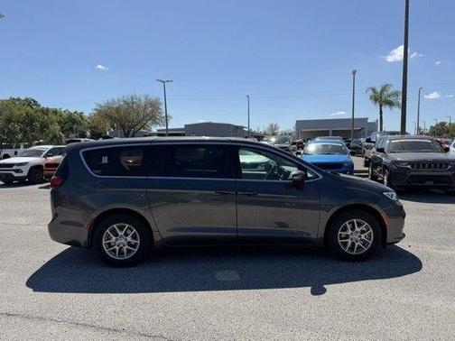 2023 Chrysler Pacifica Touring-L