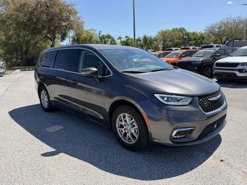 2023 Chrysler Pacifica Touring-L