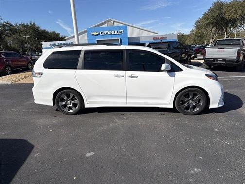 2017 Toyota Sienna SE