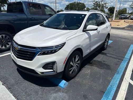 Iridescent Pearl Tricoat 2024 Chevrolet Equinox Premier
