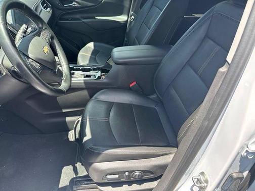 Iridescent Pearl Tricoat 2024 Chevrolet Equinox Premier