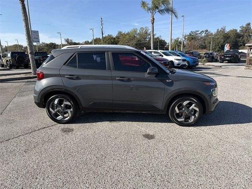 2024 Hyundai VENUE SEL