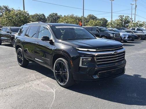 Mosaic Black Metallic 2026 Chevrolet Traverse High Country