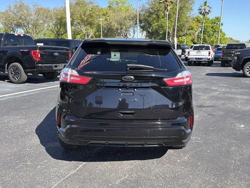 Black 2022 Ford Edge SE