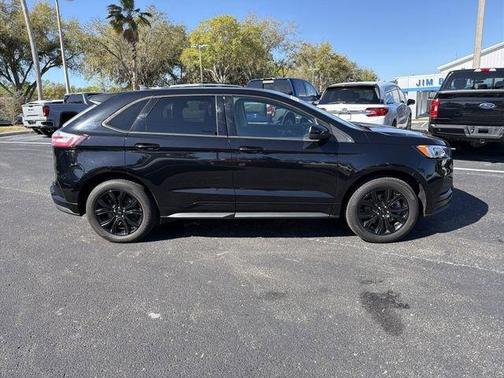 Black Metallic 2022 Ford Edge SE