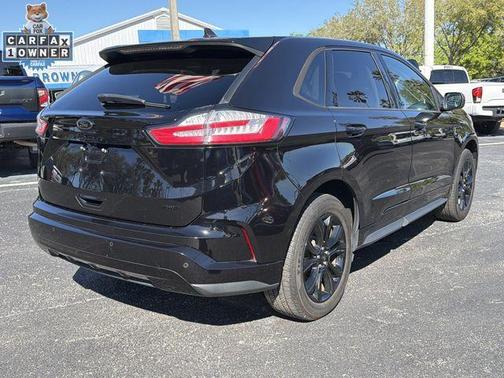 Black 2022 Ford Edge SE