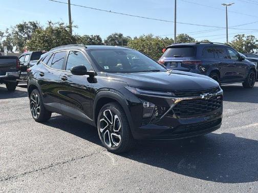 Mosaic Black Metallic 2026 Chevrolet Trax 2RS