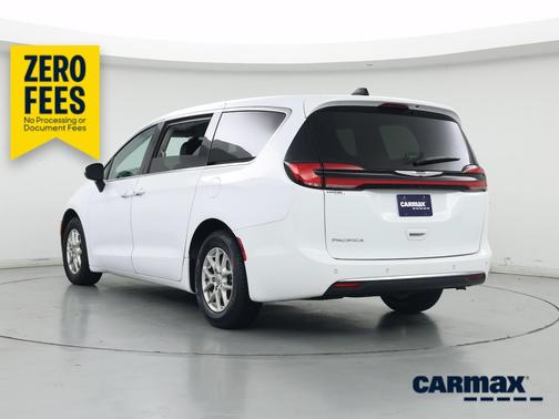 White 2023 Chrysler Pacifica Touring L
