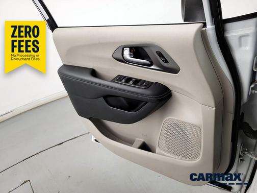 White 2023 Chrysler Pacifica Touring L