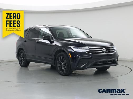Black 2024 Volkswagen Tiguan SE