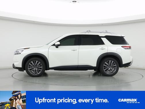 White 2023 Nissan Pathfinder SL