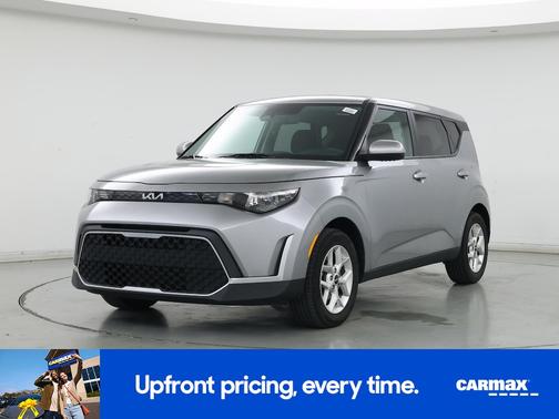 Gray 2024 Kia Soul LX