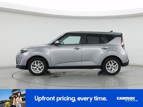 Gray 2024 Kia Soul LX