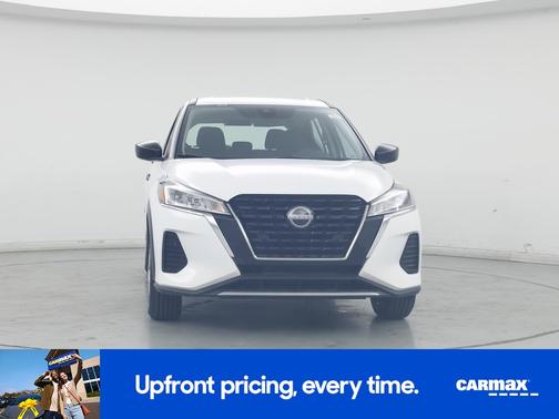 White 2022 Nissan Kicks S