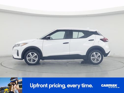 White 2022 Nissan Kicks S