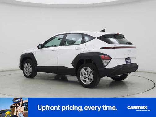 White 2024 Hyundai KONA SE