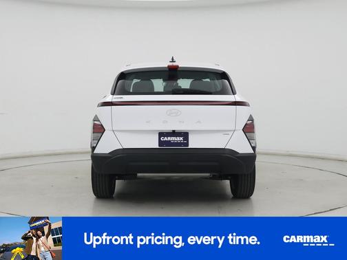 White 2024 Hyundai KONA SE