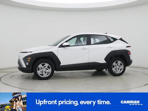 White 2024 Hyundai KONA SE