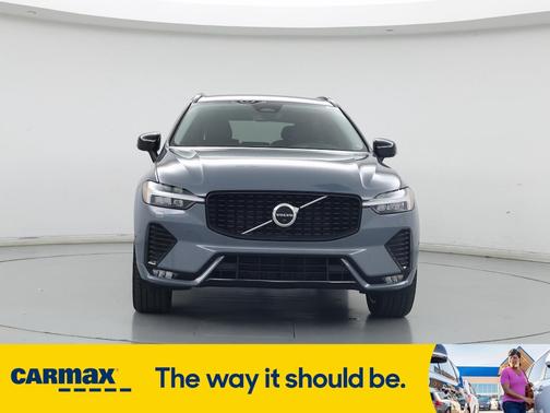 2023 Volvo XC60 B5 Plus Dark Theme