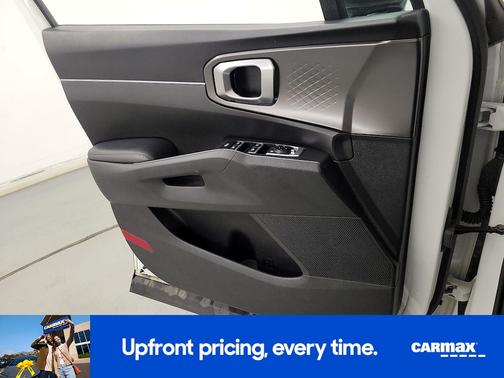White 2023 Kia Sorento Hybrid EX
