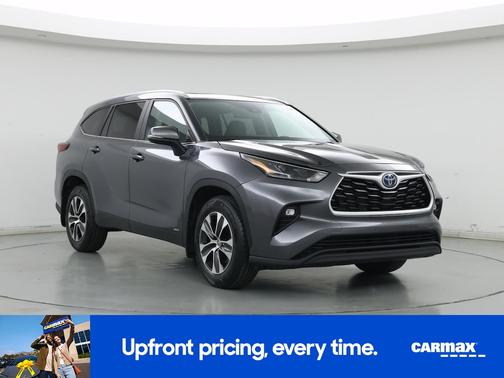 Gray 2023 Toyota Highlander Hybrid XLE